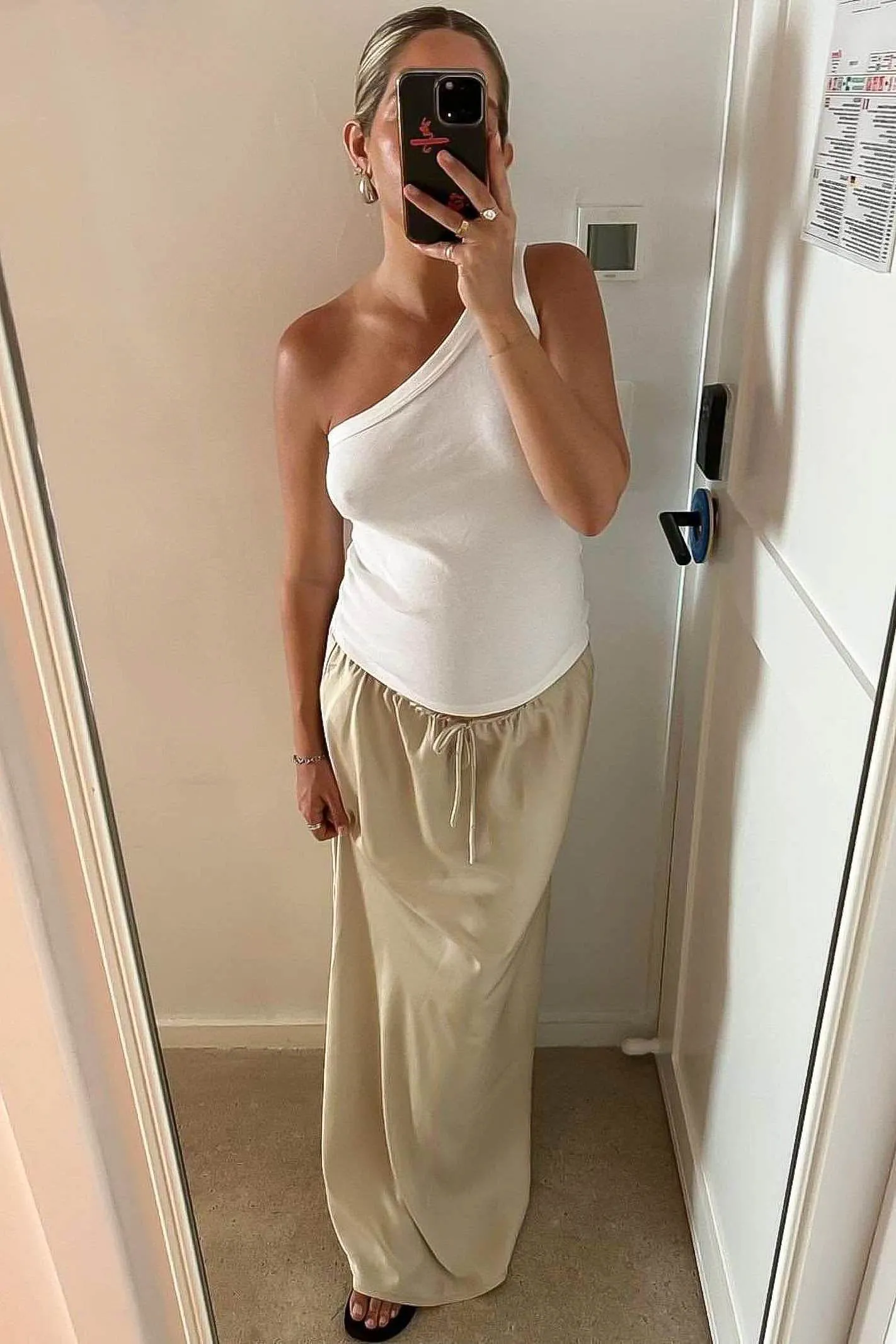 BEVERLY SILKY SKIRT / BEIGE