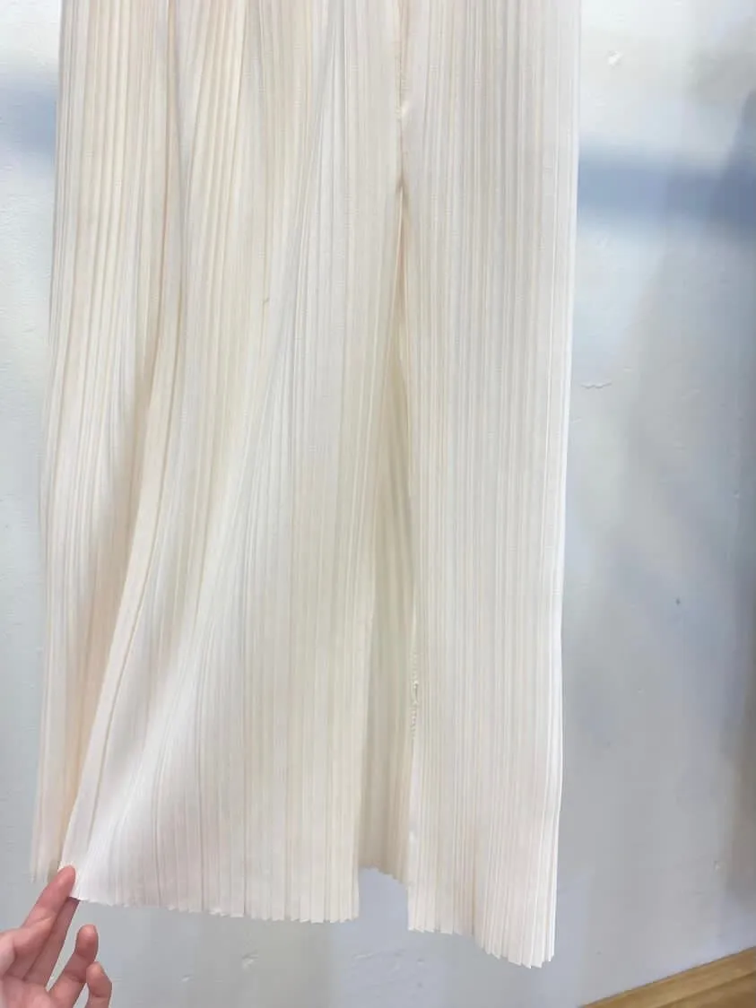 Pleated simple skirt