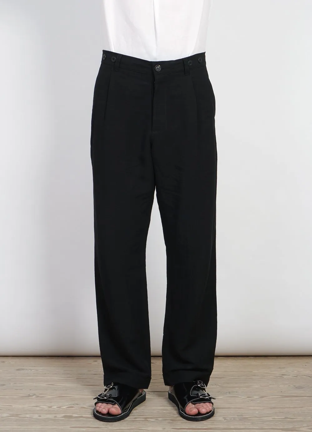 SUNE | Pleated Wide Cut Trousers | Black